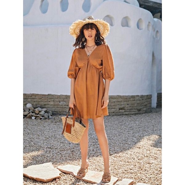 Đầm màu cánh gián dư