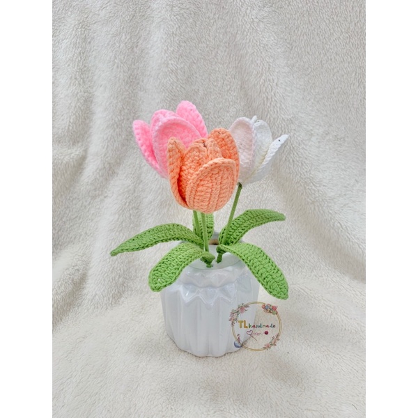 Chậu hoa tuylip handmade bằng len
