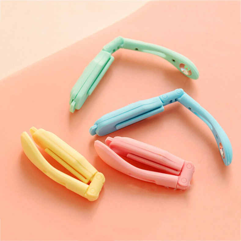 Đèn LED mini có móc gắn để đọc sách