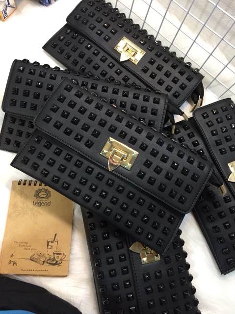 Ví cầm tay 2 ngăn đính đinh full màu có dây đeo chéo | BigBuy360 - bigbuy360.vn