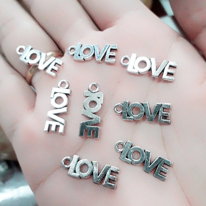 charm Chữ love treo 23k = 50 gram / 1gói nguyên liệu giá rẻ