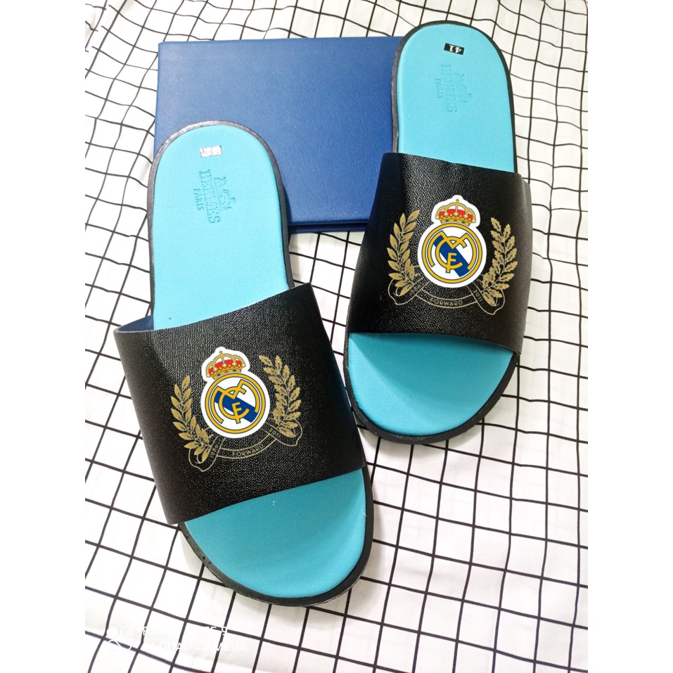 DÉP DA NAM QUAI NGANG PHỐI HOẠ TIẾT CLB FCB, REAL MADRID CƯC CHẤT - DÉP DA CHẮC CHẮN , BỀN BỈ