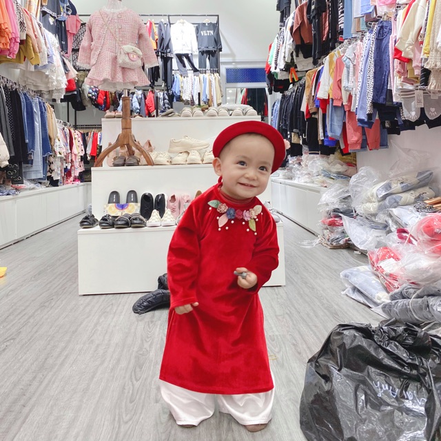 Áo dài nhung đỏ kèm mấn
