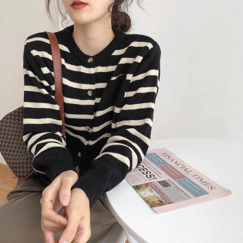 Áo Cardigan Kẻ Cổ Tròn