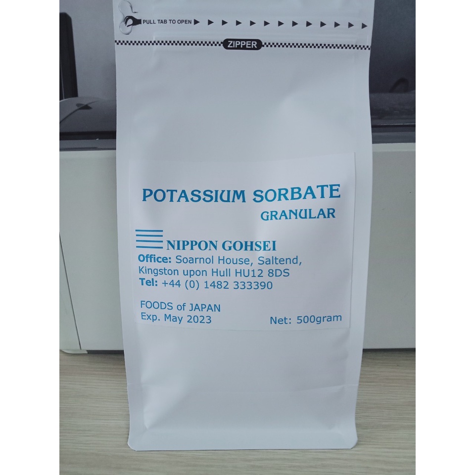 Potassium Sorbate: Ức chế nấm mốc, nấm men trong mỹ phẩm, nước giải khát, các món bánh, củ quả lên men