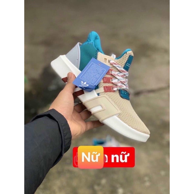 Giày thể thao kim tuyến