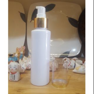 Chai nhựa trắng 150ml vòi ngắn nắp vàng