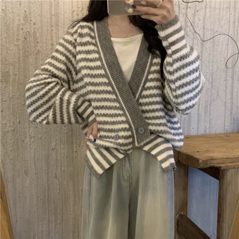 Áo khoác cardigan cổ chữ V dáng rộng họa tiết kẻ sọc màu tương phản phong cách Hàn Quốc | WebRaoVat - webraovat.net.vn