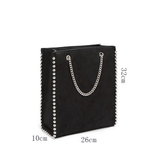 TÚI XÁCH DA CỨNG ĐINH TÁN MÀU ĐEN