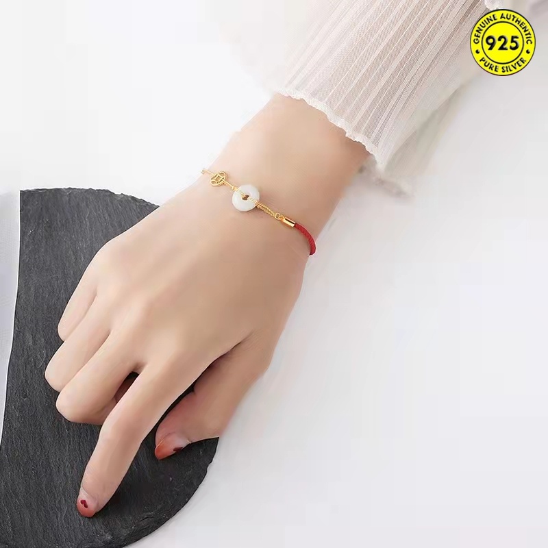Vòng tay dây đỏ may mắn đính hạt ngọc bích an toàn