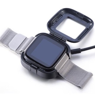 Đế sạc cho đồng hồ thông minh Fitbit  Versace