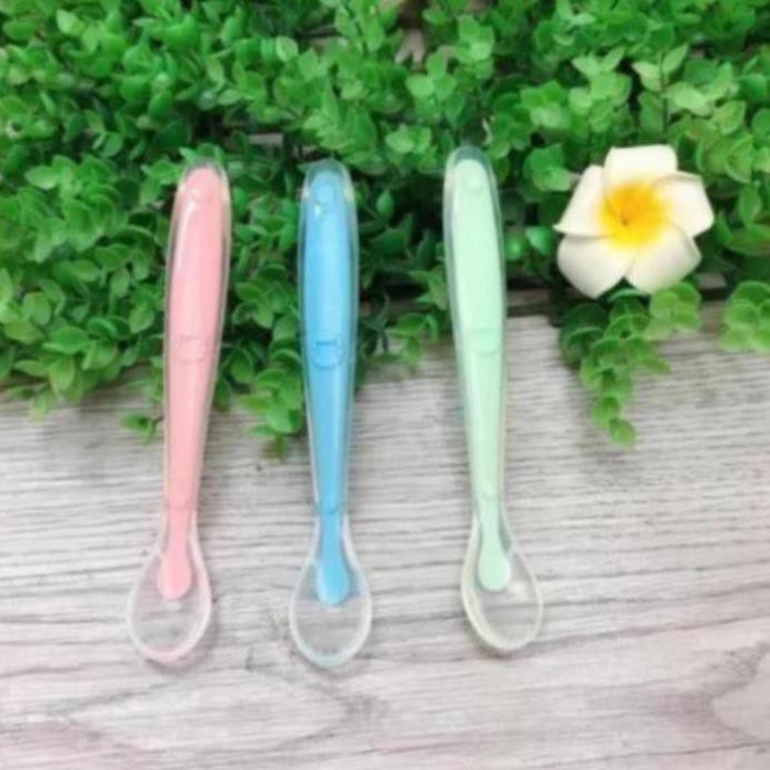Thìa ăn dặm silicon cho bé