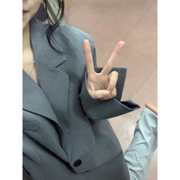 ÁO KHOÁC BLAZER FORM RỘNG MÀU XÁM CÓ ĐỆM VAI
