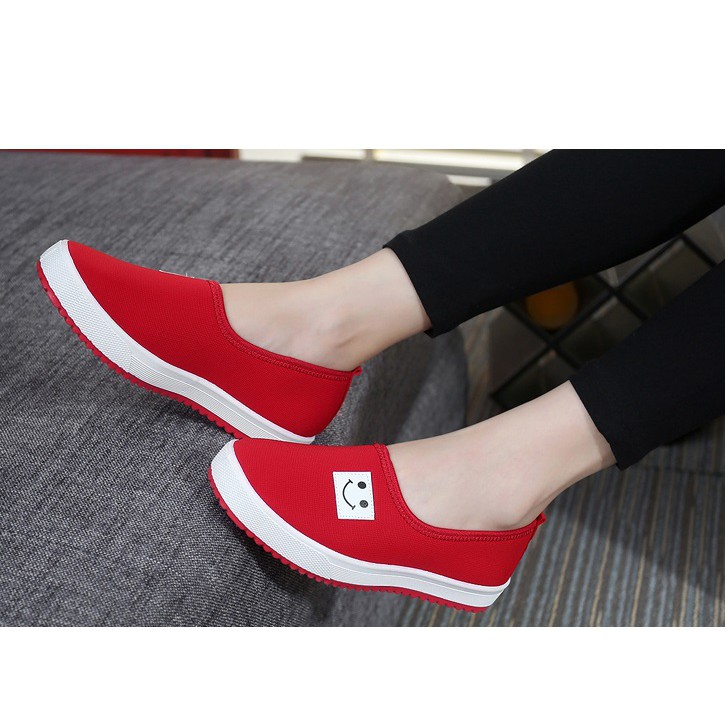 Slip on họa tiết mặt cười dễ thương dành cho nữ