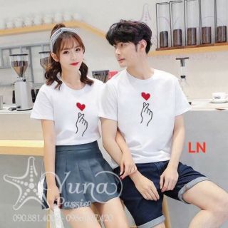 Áo đôi bàn tay tim đỏ