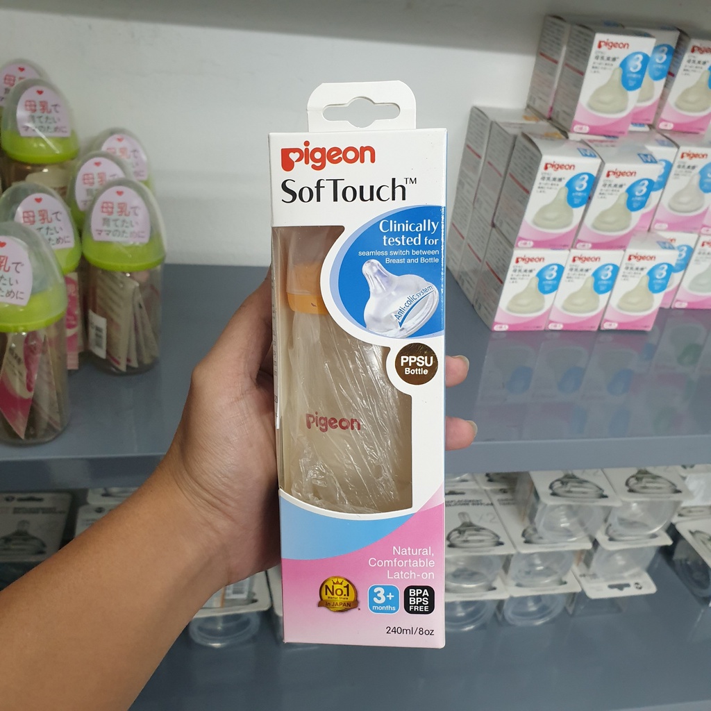 Bình sữa Pigeon Softouch cổ rộng dung tích 160ml / 240ml chất liệu PPSU cao cấp.