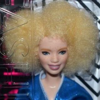 Búp bê Afro bạch tạng