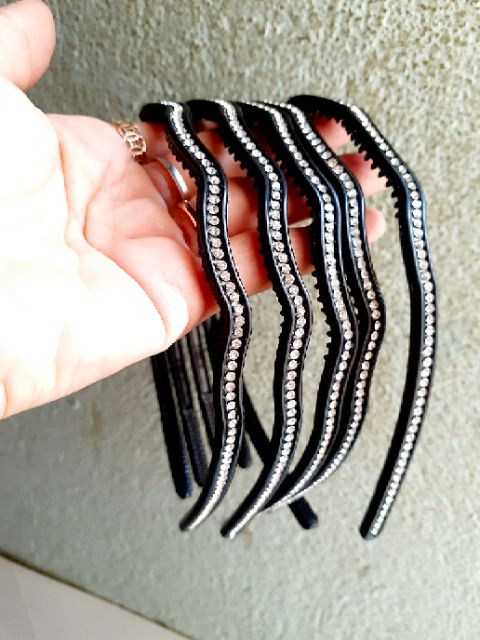 Bờm cài tóc dợn sóng đính soàn 1 hàng màu đen