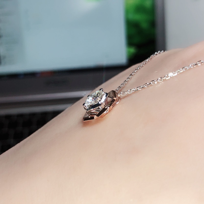 Vòng cổ Mặt Hoa Hồng Khảm Đá Bằng Carbon Cao Cấp Nhập Khẩu Mỹ Pt950 Pt950-JHS2-P