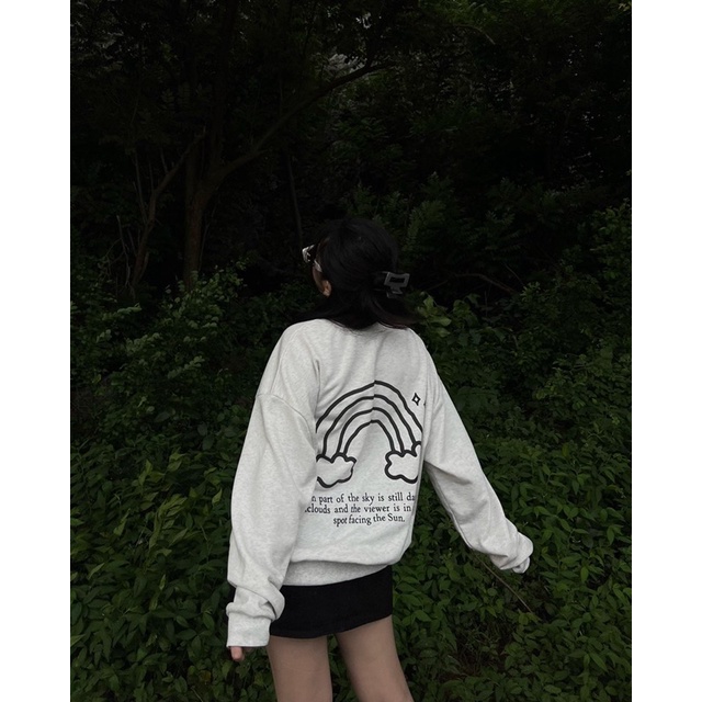 Áo sweater cầu vồng in form rộng OHOH