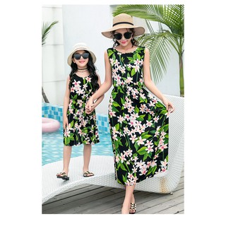 Đầm đôi đi biển cho mẹ và bé