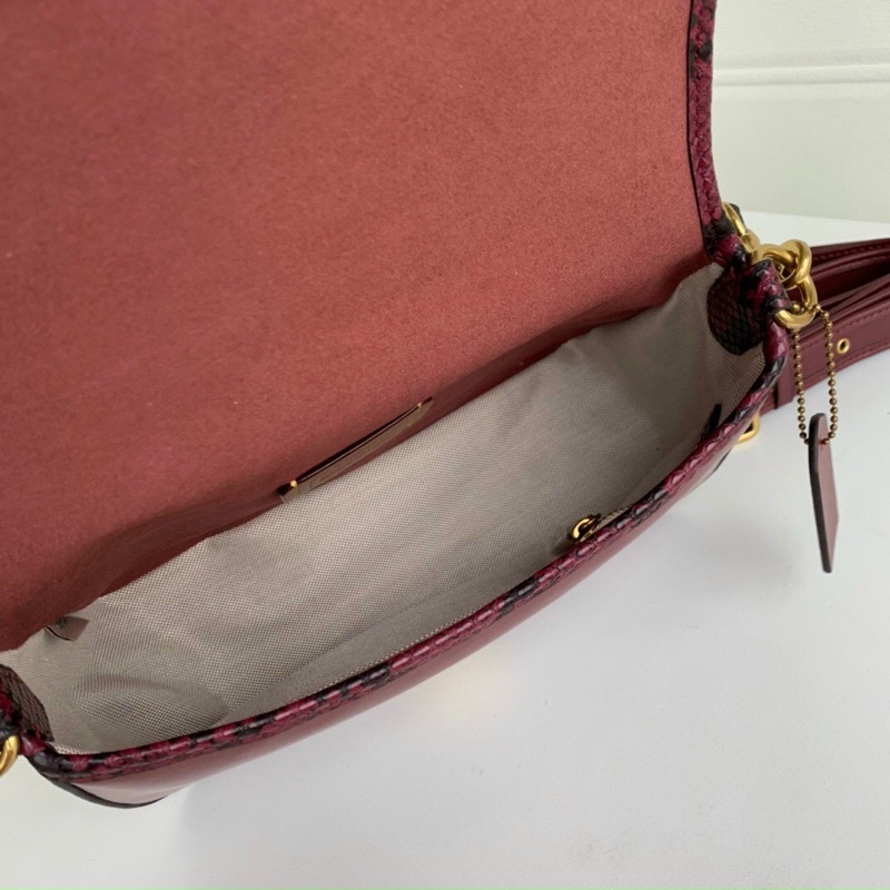 Túi đeo chéo Coach Soft Tabby da mềm