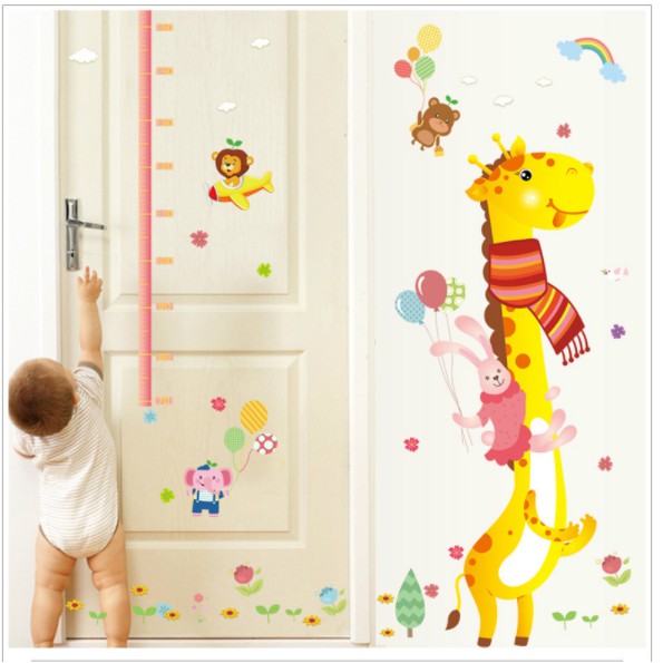 Decal dán tường thước đo hươu cao cổ và thỏ tinh nghịch