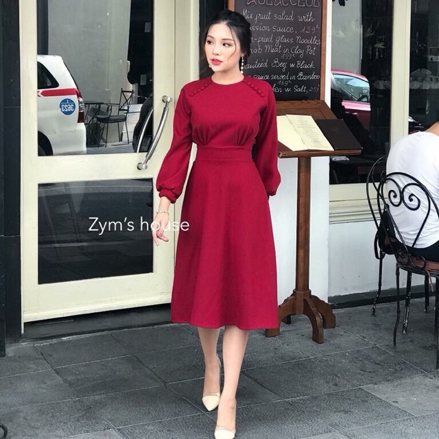 Đầm đỏ xoè khuy bọc