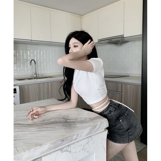 Áo croptop đan dây lưng trắng đen