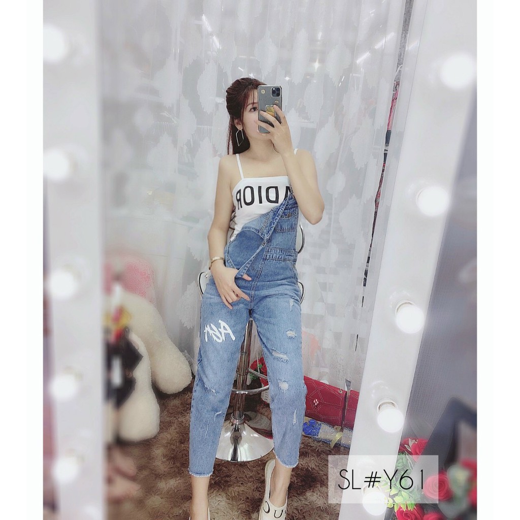 Quần yếm bò rách sơn chữ | BigBuy360 - bigbuy360.vn