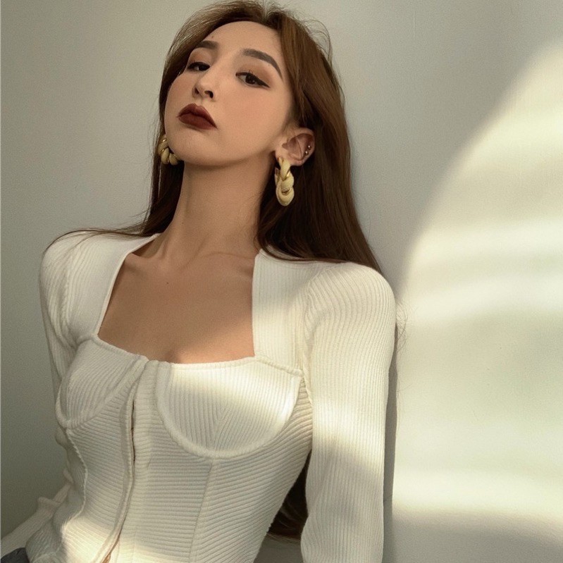 Áo thun cài nút quyến rũ