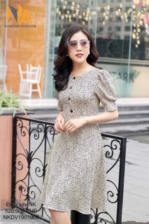 Đầm xoè tay bồng cúc ngực