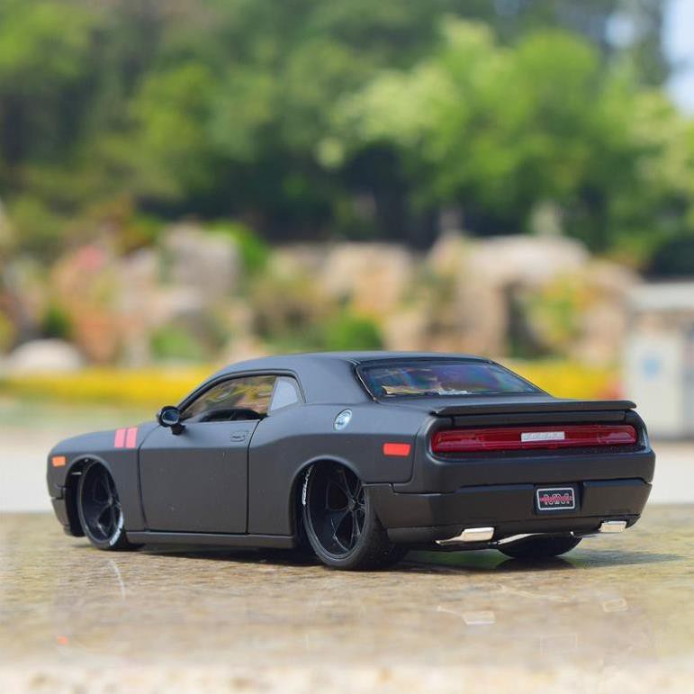 Mô hình xe 2008 Dodge Challenger 1:24 Maisto Customs