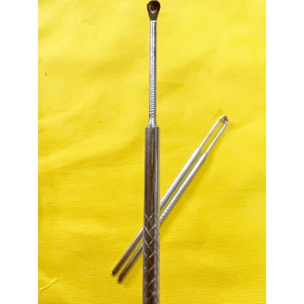 1 cây móc tai  inox loại tốt