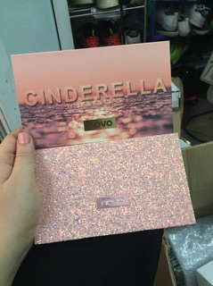 Bảng phấn mắt NoVo CINDERELLA 18 ô