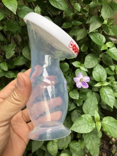 Cốc hứng +hút sữa sillicon Dolphin
