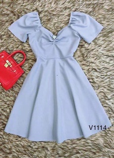 Đầm xoè cổ vuông tim thiết kế