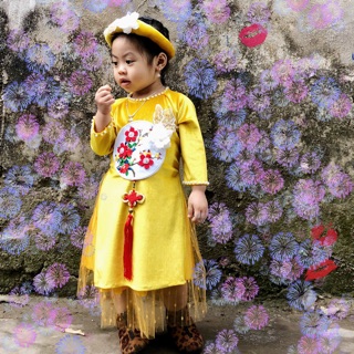 Áo nhung thêu hoa kèm mấn