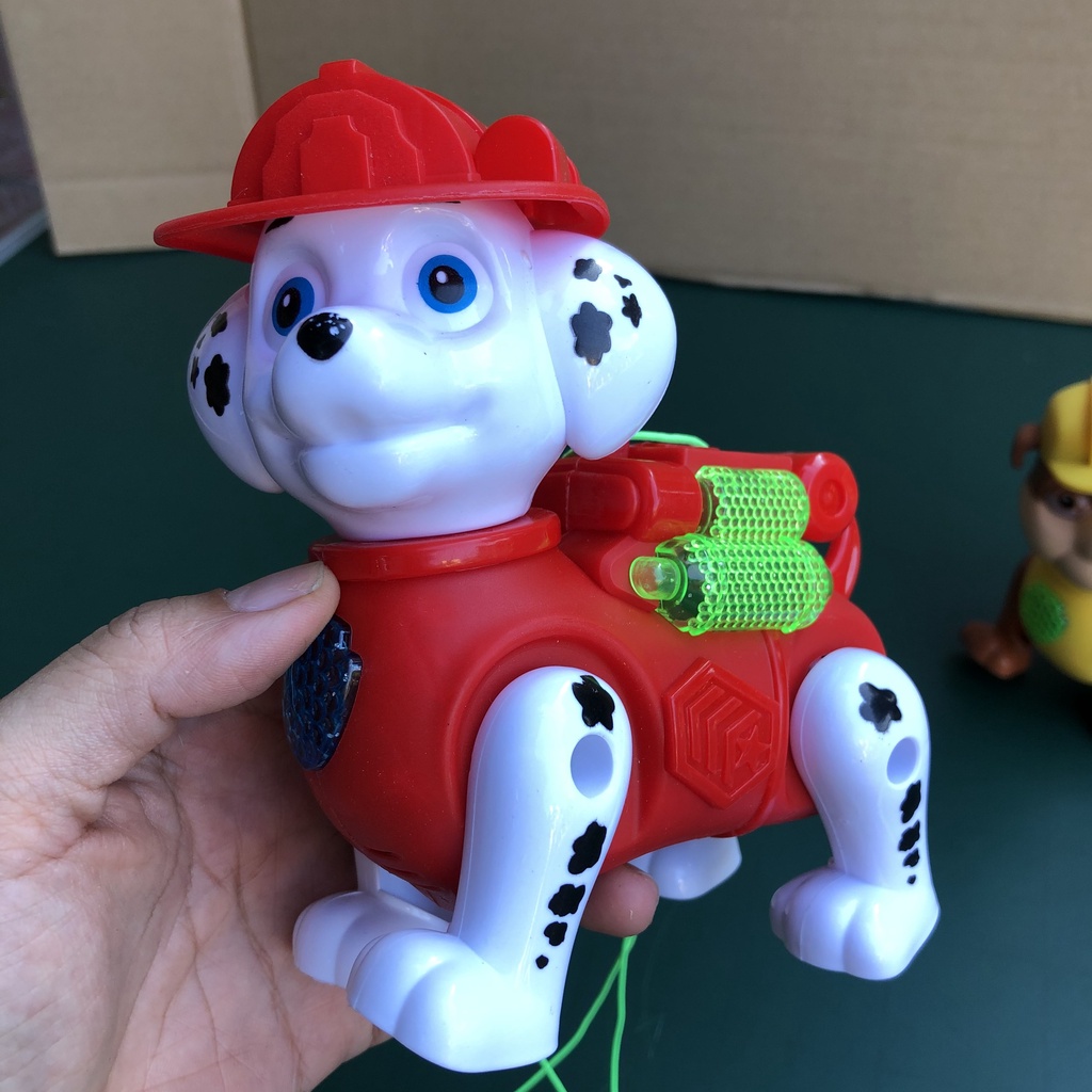Chú chó cứu hộ chạy pin có nhạc có đèn sáng và dây cho bé dắt đi chơi