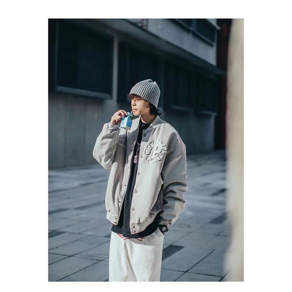 ÁO KHOÁC BOMBER PHỐI TAY DA NAM  NỮ T-A-N FORM RỘNG VAI SỆ-AKD7-Vải Dạ phối Tay Da cực ngầu hình thêu màu xám