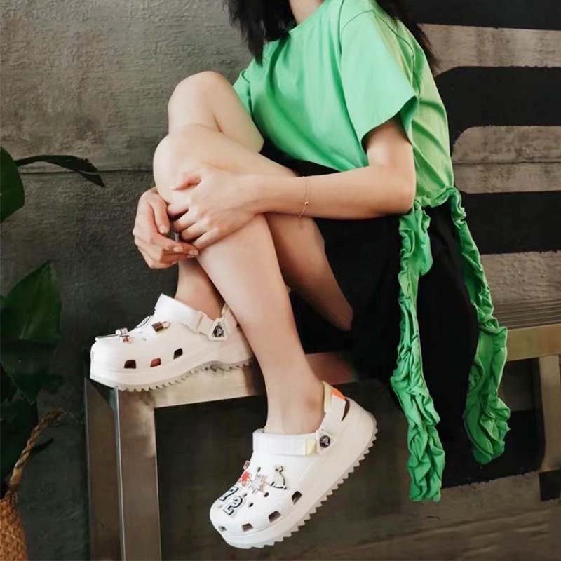 Giày Crocs Chính Hãng 100%, Giày Quai Chéo Chính Hãng. Giày Crocs Đi Biển Nhiều Màu An Toàn Cho Sức Khỏe Cho Nữ