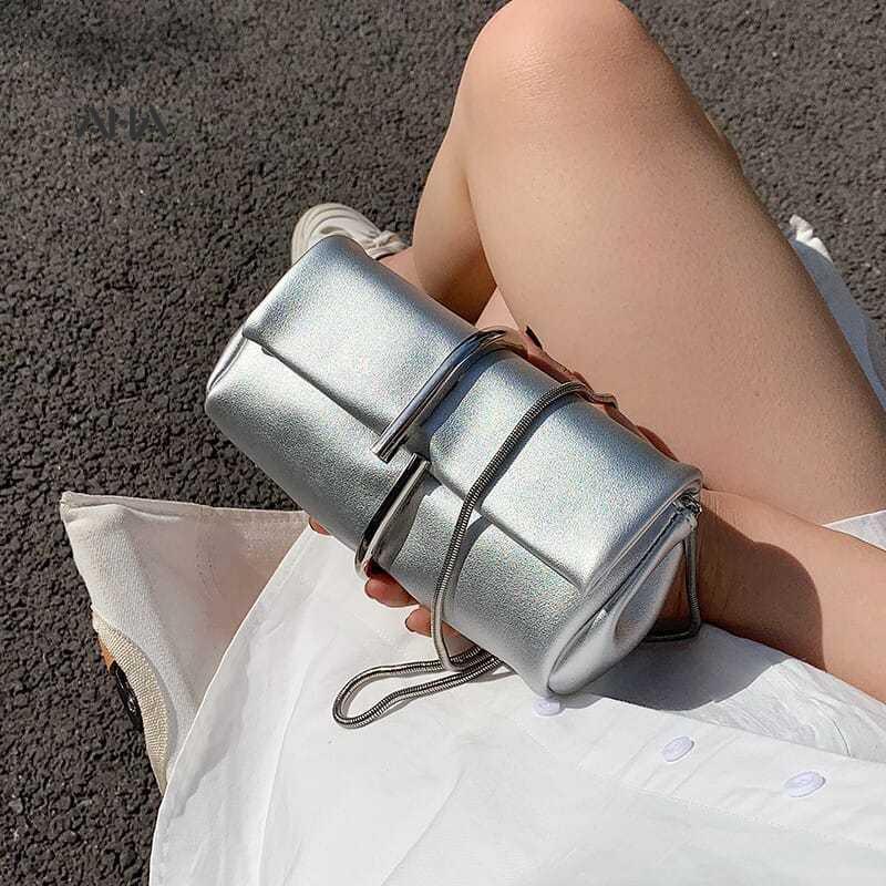 Túi xách AHA official phối dây xích phong cách thời trang dành cho nữ