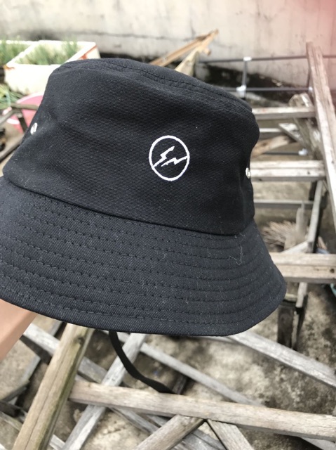Mũ bucket đen Logo Peaceminusone mẫu mới