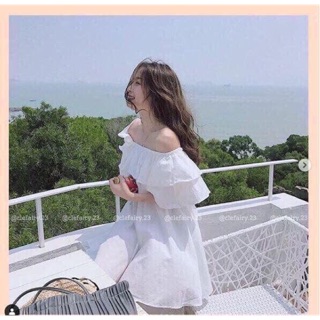 Váy trễ vai trắng