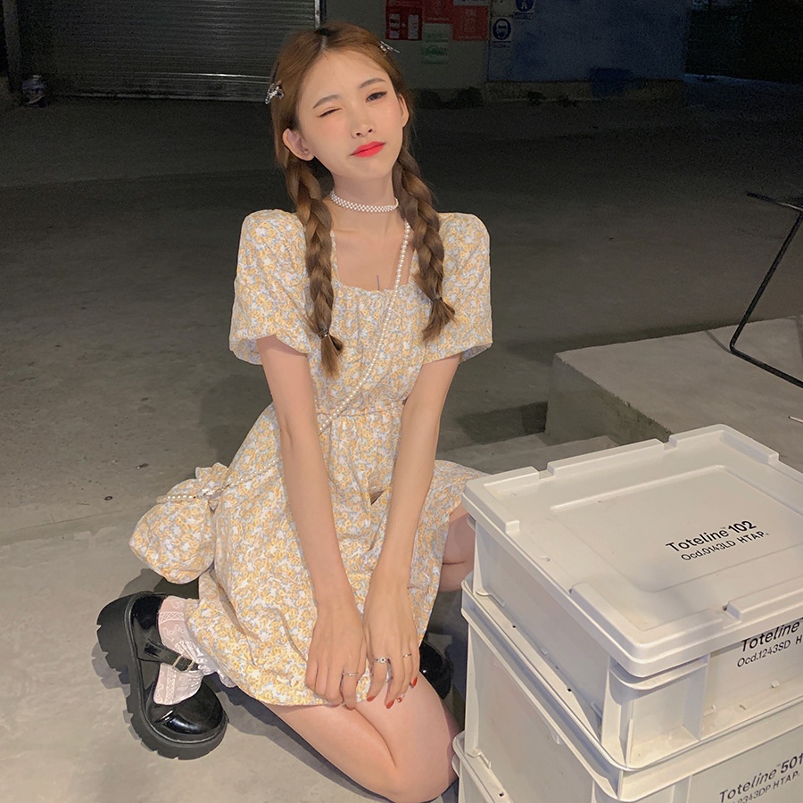 Đầm hoa tay phồng cổ vuông phong cách thời trang Pháp quý phái dành cho nữ