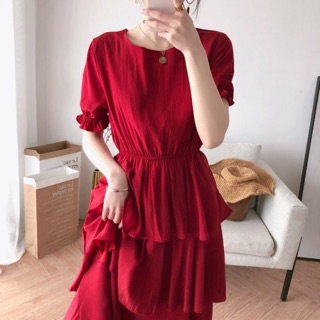 Váy đỏ xoè tầng bo eo