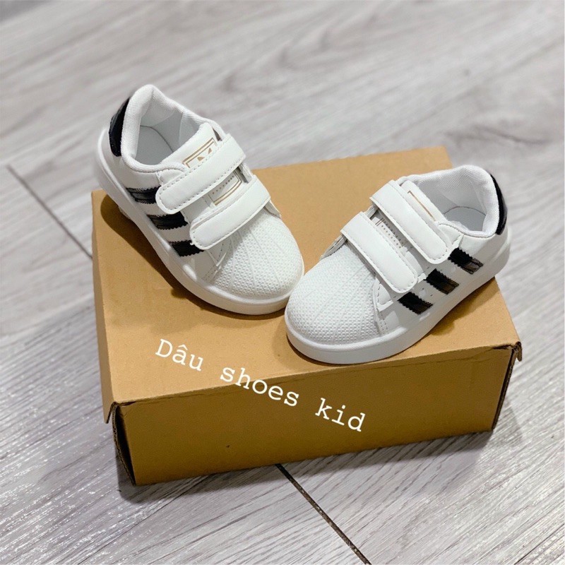 Giày thể thao cho bé 2020