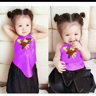 Yếm đào thêu hoa cho bé