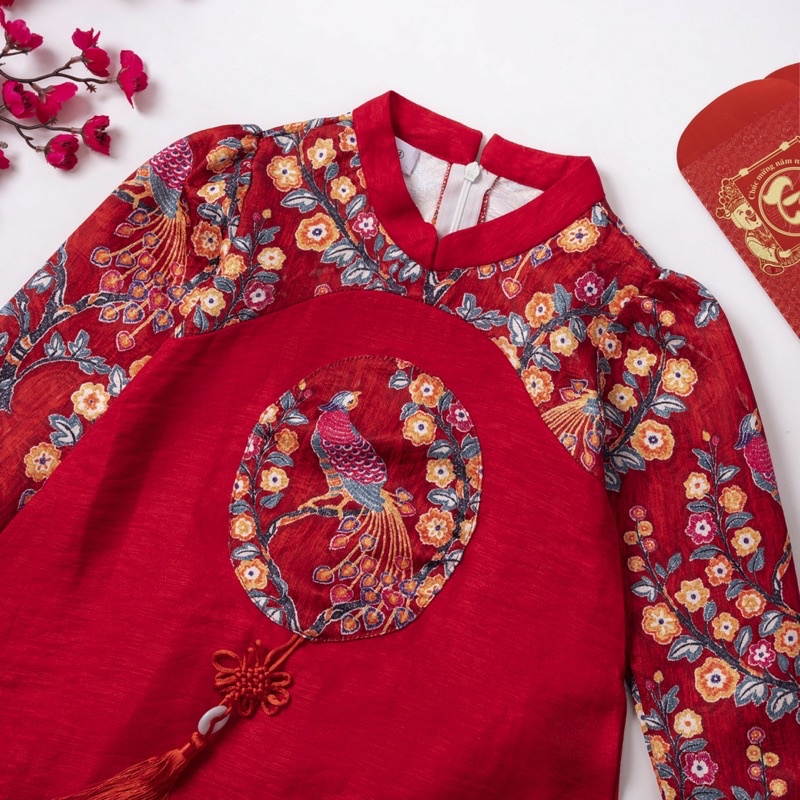 Áo Dài cho Bé gái, Vải gấm in họa tiết phối đáp tròn hình chim Công biểu tượng cho may mắn tốt lành Song hỷ phát tài