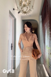 Áo thun có cổ thêu chữ phom ôm